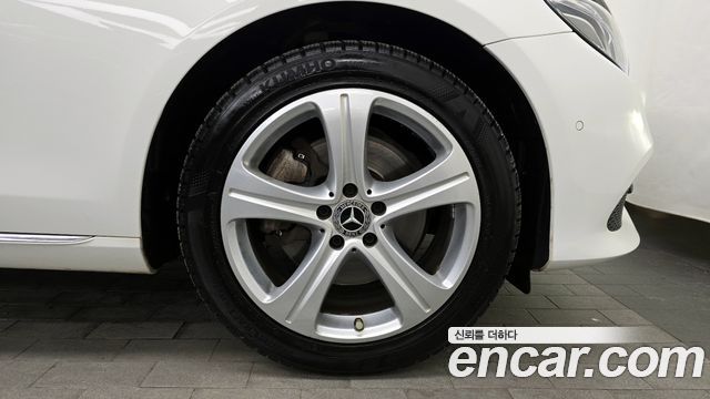 Mercedes-Benz E-Class E220d Avantgarde