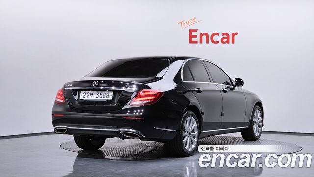 Mercedes-Benz E-Class E300 4MATIC Exclusive