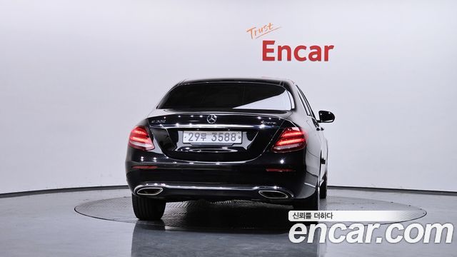 Mercedes-Benz E-Class E300 4MATIC Exclusive