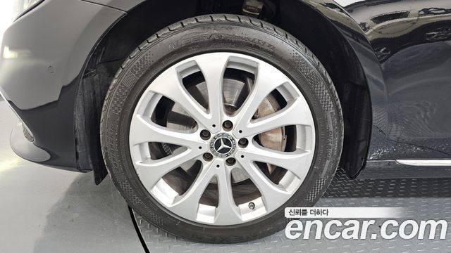 Mercedes-Benz E-Class E300 4MATIC Exclusive