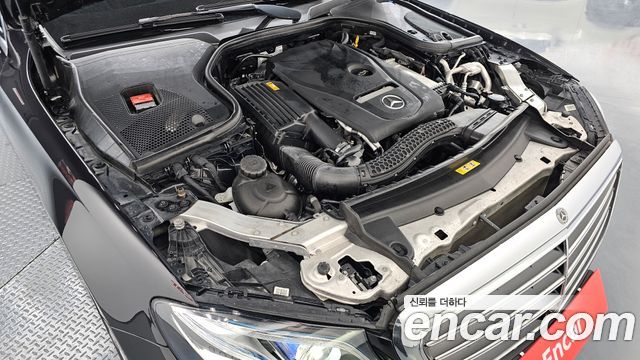Mercedes-Benz E-Class E300 4MATIC Exclusive