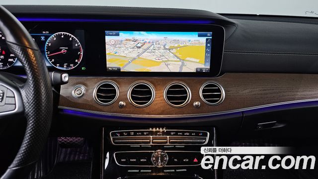Mercedes-Benz E-Class E300 4MATIC Exclusive