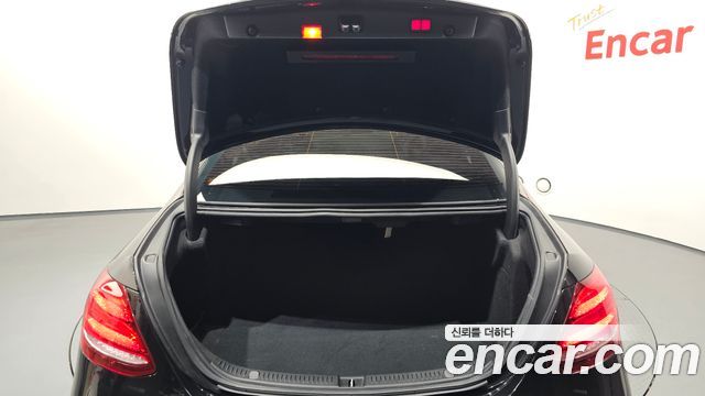Mercedes-Benz E-Class E300 4MATIC Exclusive