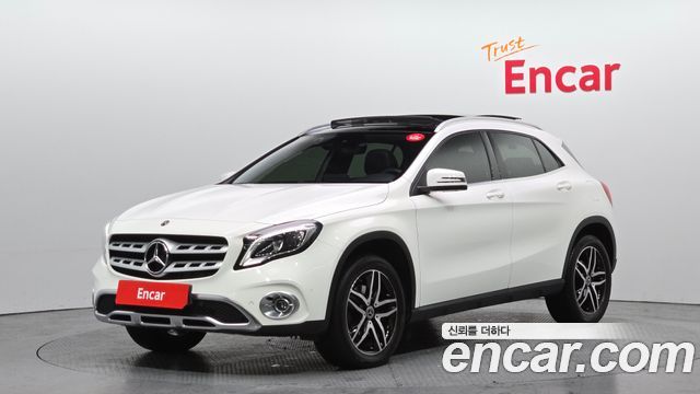 Mercedes-Benz GLA-Class GLA220