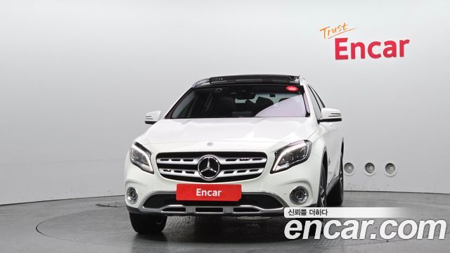 Mercedes-Benz GLA-Class GLA220