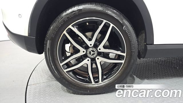 Mercedes-Benz GLA-Class GLA220