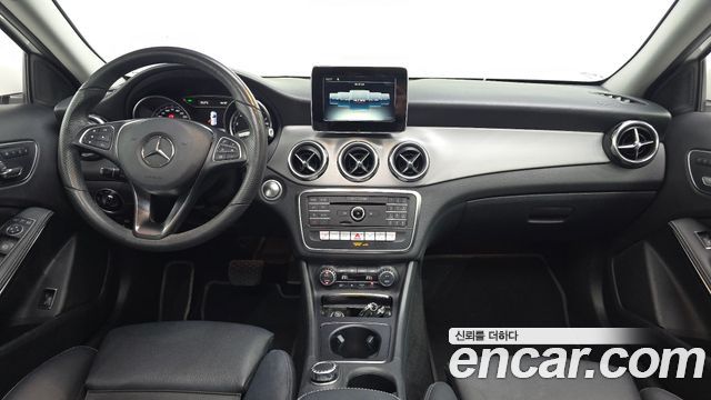 Mercedes-Benz GLA-Class GLA220