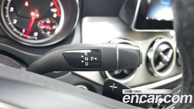 Mercedes-Benz GLA-Class GLA220