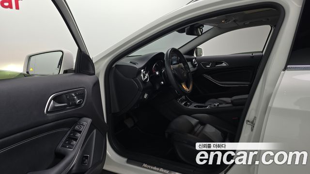 Mercedes-Benz GLA-Class GLA220