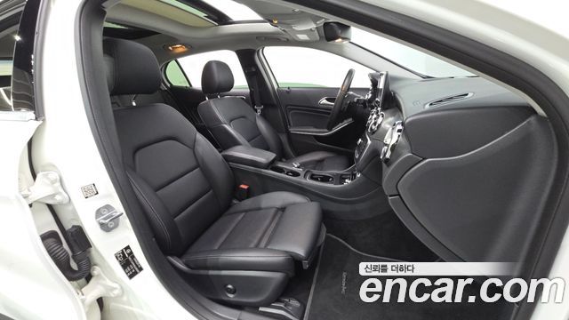 Mercedes-Benz GLA-Class GLA220
