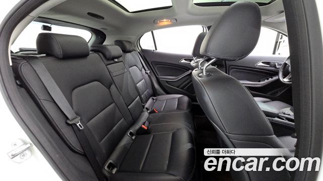 Mercedes-Benz GLA-Class GLA220