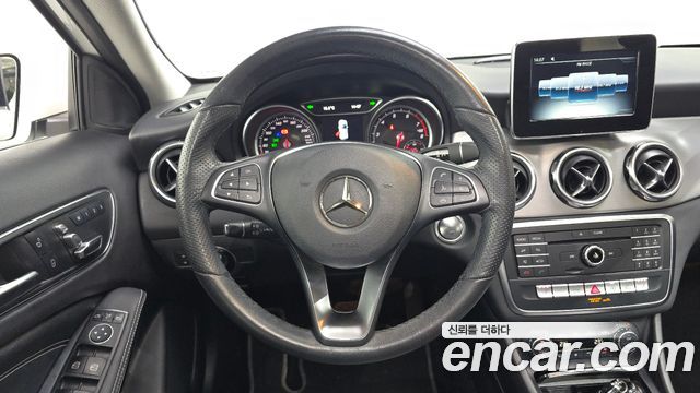 Mercedes-Benz GLA-Class GLA220