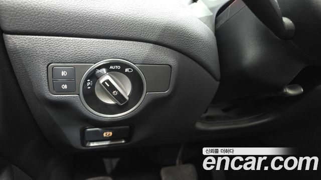 Mercedes-Benz GLA-Class GLA220