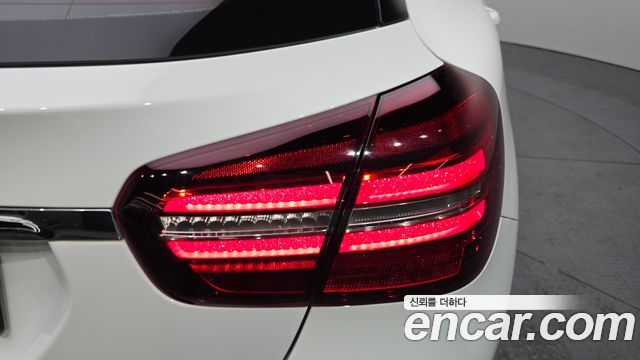 Mercedes-Benz GLA-Class GLA220
