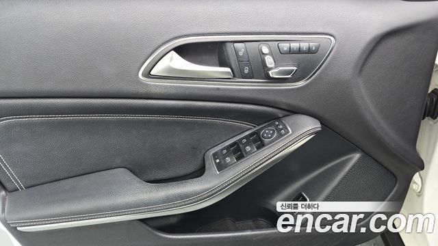 Mercedes-Benz GLA-Class GLA220