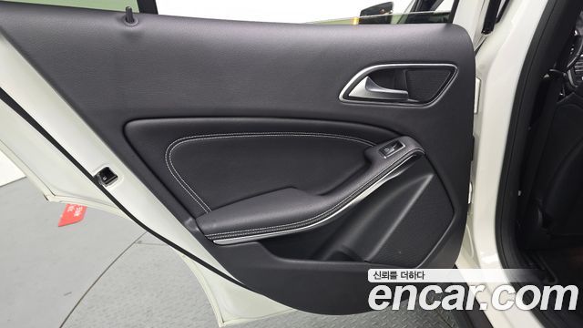 Mercedes-Benz GLA-Class GLA220