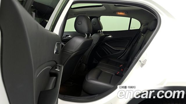 Mercedes-Benz GLA-Class GLA220
