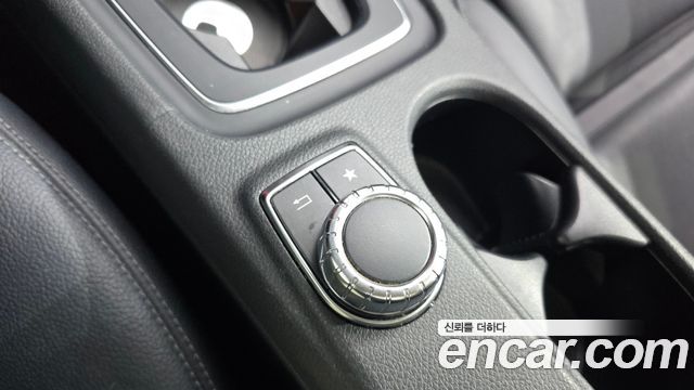 Mercedes-Benz GLA-Class GLA220