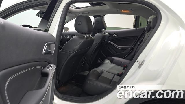 Mercedes-Benz GLA-Class GLA220
