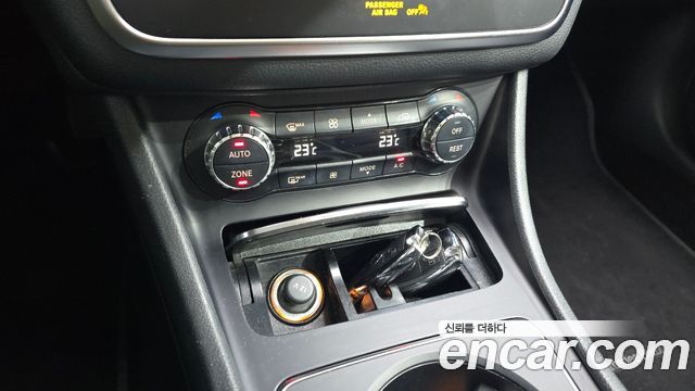 Mercedes-Benz GLA-Class GLA220