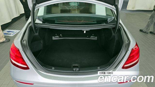 Mercedes-Benz E-Class E220d Avantgarde