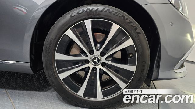 Mercedes-Benz E-Class E300e 4MATIC Exclusive