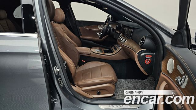 Mercedes-Benz E-Class E300e 4MATIC Exclusive