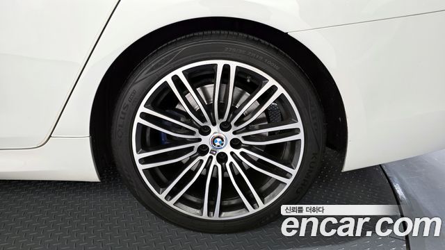 BMW 5-Series 530i xDrive M Sport Package Plus