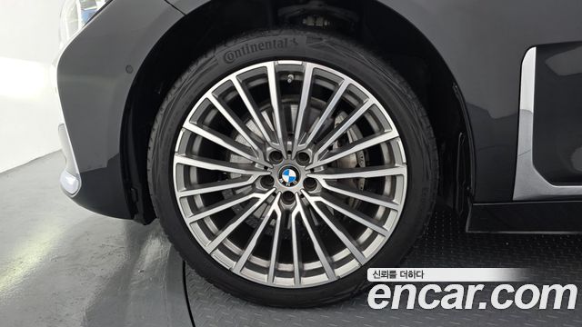 BMW 7-Series 740Li xDrive Design Pure Excellence