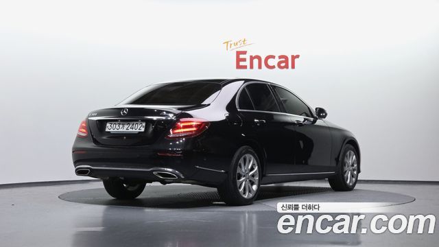 Mercedes-Benz E-Class E300 4MATIC Exclusive