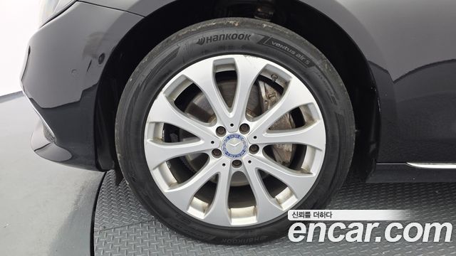 Mercedes-Benz E-Class E300 4MATIC Exclusive