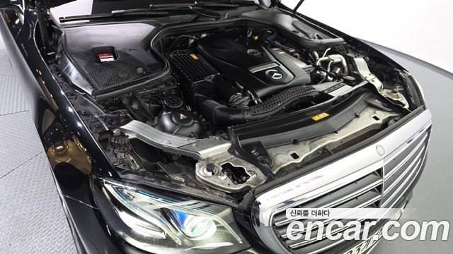 Mercedes-Benz E-Class E300 4MATIC Exclusive