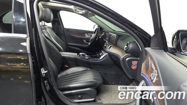 Mercedes-Benz E-Class E300 4MATIC Exclusive