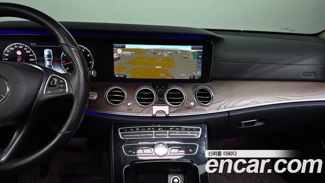Mercedes-Benz E-Class E300 4MATIC Exclusive