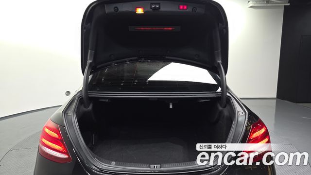 Mercedes-Benz E-Class E300 4MATIC Exclusive