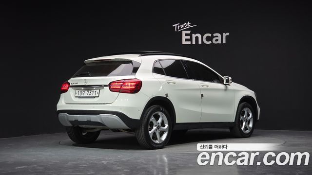 Mercedes-Benz GLA-Class GLA220