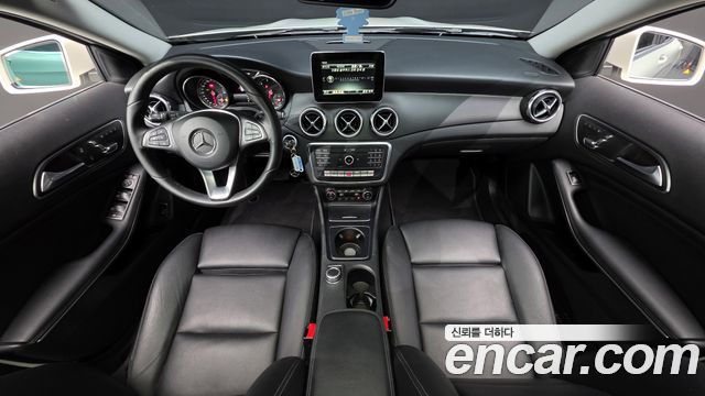 Mercedes-Benz GLA-Class GLA220