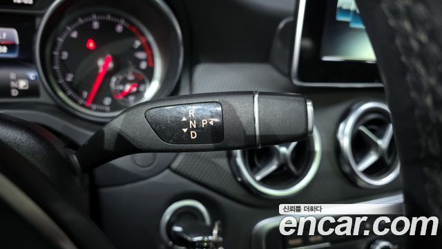 Mercedes-Benz GLA-Class GLA220
