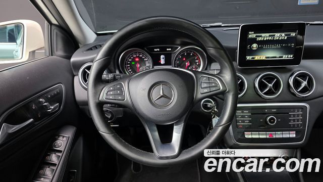 Mercedes-Benz GLA-Class GLA220