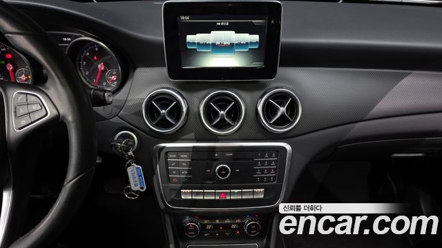 Mercedes-Benz GLA-Class GLA220