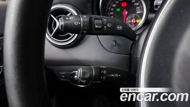 Mercedes-Benz GLA-Class GLA220