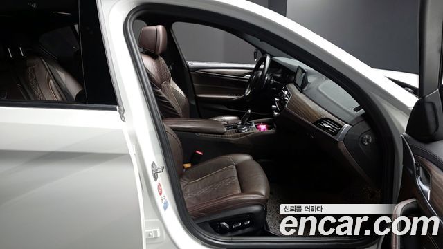BMW 5-Series 530i xDrive M Sport Package Plus