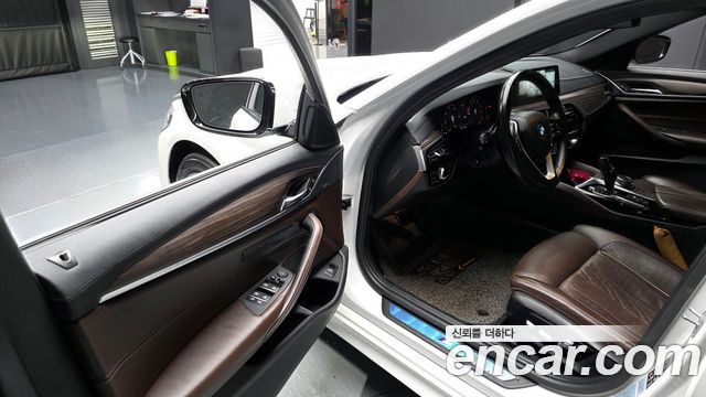 BMW 5-Series 530i xDrive M Sport Package Plus