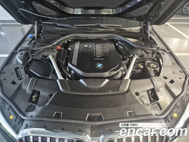 BMW 7-Series 740Li xDrive Design Pure Excellence