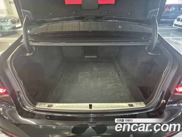 BMW 7-Series 740Li xDrive Design Pure Excellence