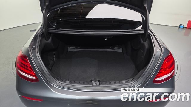 Mercedes-Benz E-Class E220d Avantgarde