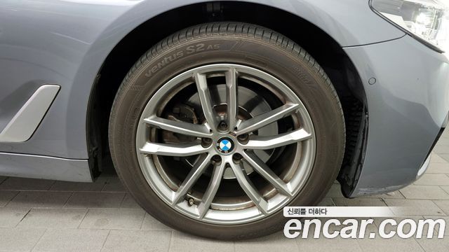 BMW 5-Series 520d xDrive M Sport Package