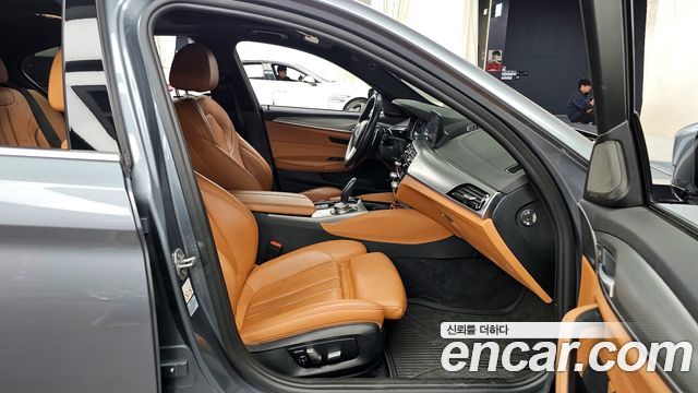 BMW 5-Series 520d xDrive M Sport Package