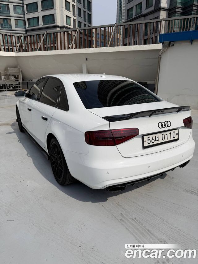 Audi A4 30 TDI Dynamic