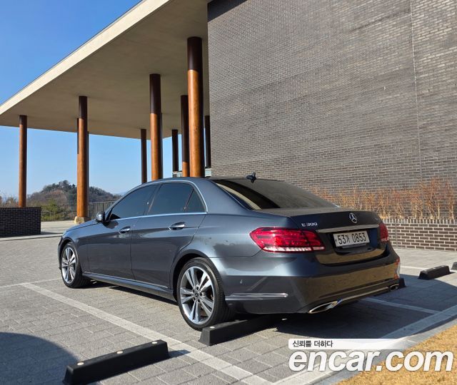 Mercedes-Benz E-Class E300 4MATIC Avantgarde